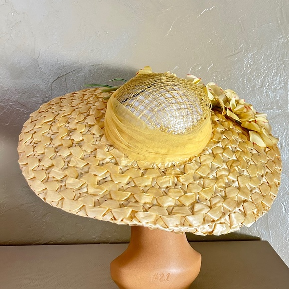 LAVISH DESIGNER 1950s\' YELLOW STRAW WIDE BRIM HAT +  FABRIC FLOWERS main image 10